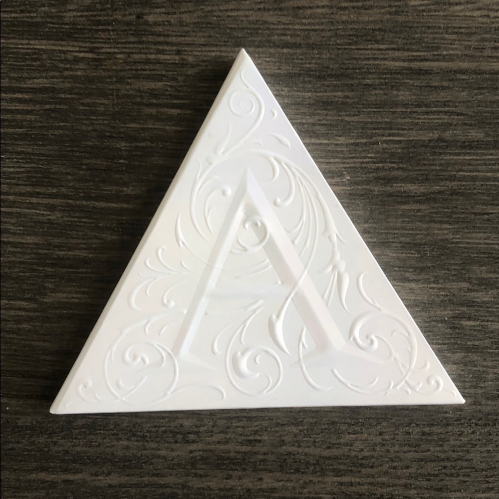 NWOT Kat Von D Alchemist Palette